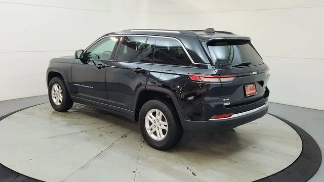 Used 2023 Black Jeep Laredo image 7