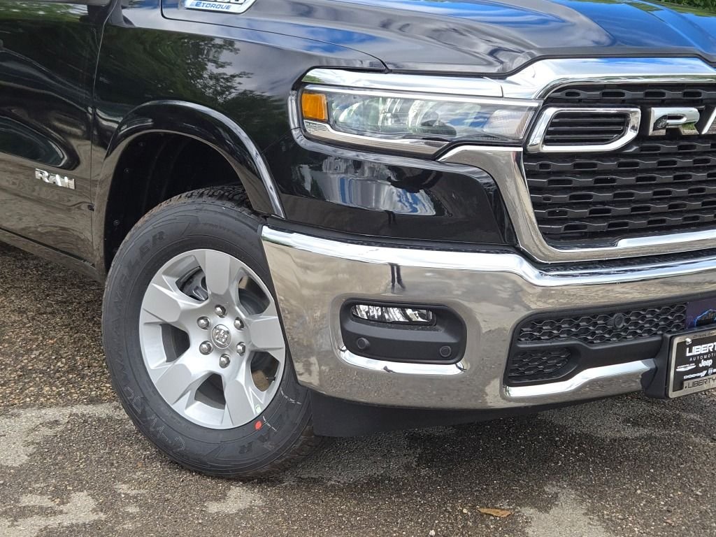 New 2026 Diamond Black Crystal Pearl-Coat Exterior Paint RAM Big Horn/Lone Star image 3