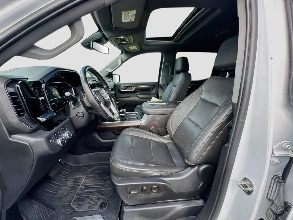 Used 2022 White GMC SLT image 23