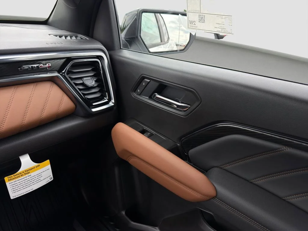 2026 GMC Canyon AT4 - Photo 17