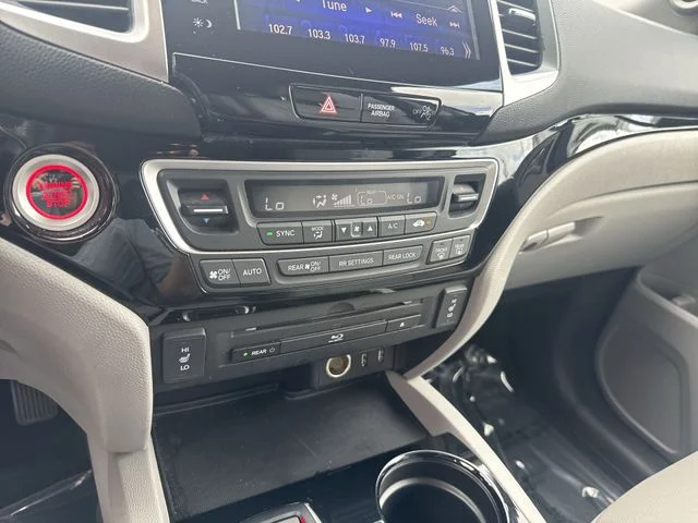 Used 2016  Honda Touring image 22