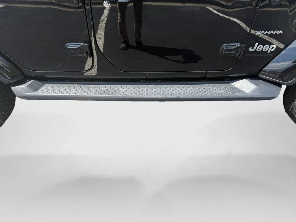 Used 2023 Black Jeep Sahara image 19