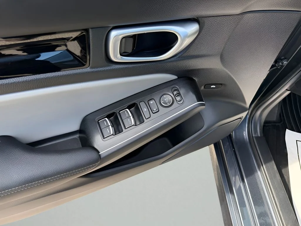 Used 2025 Meteorite Gray Metallic Honda Sport image 17