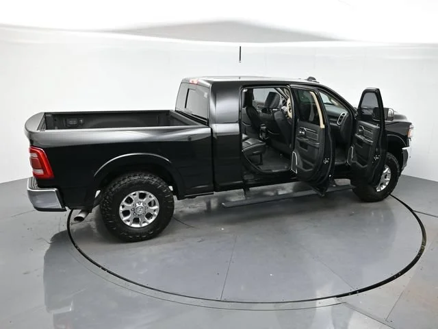 Used 2022 Diamond Black Crystal Pearlcoat Ram Laramie image 41