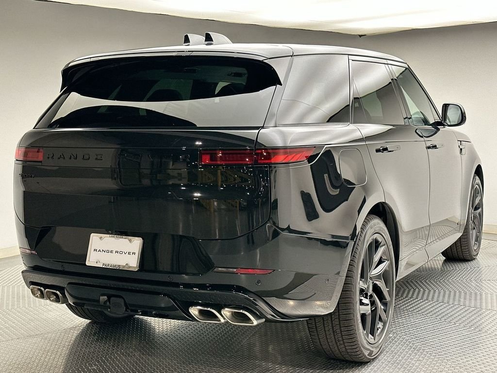 New 2026 Santorini Black Land Rover Dynamic SE image 11
