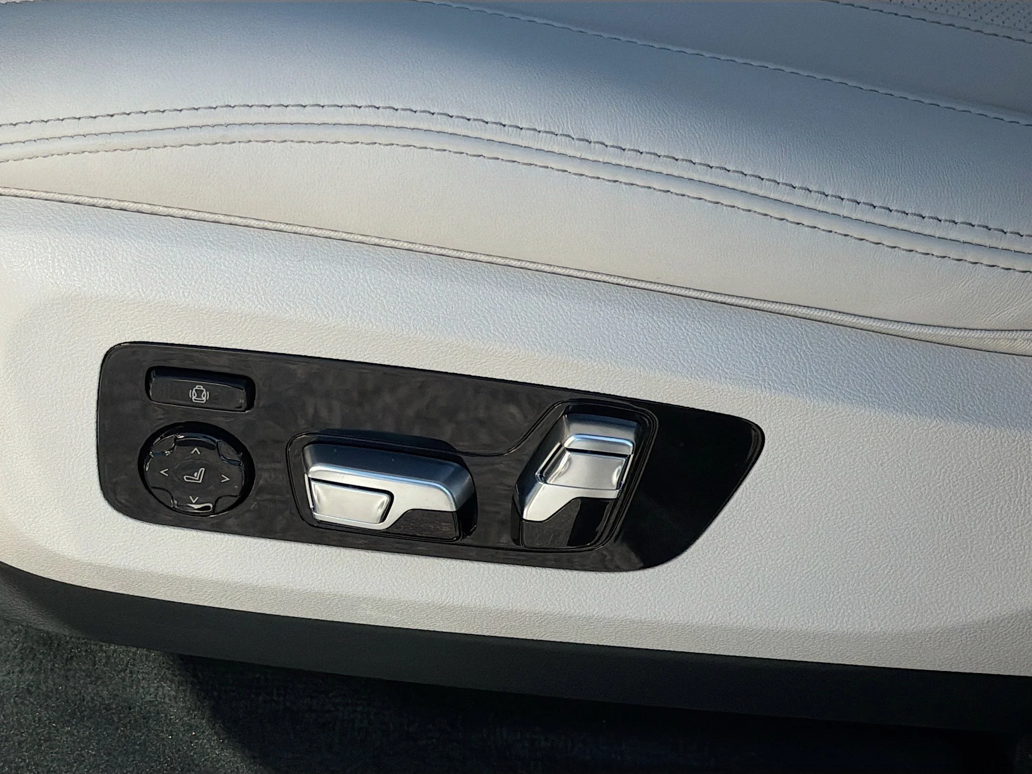 New 2026 Alpine White BMW ALPINA XB7 image 26