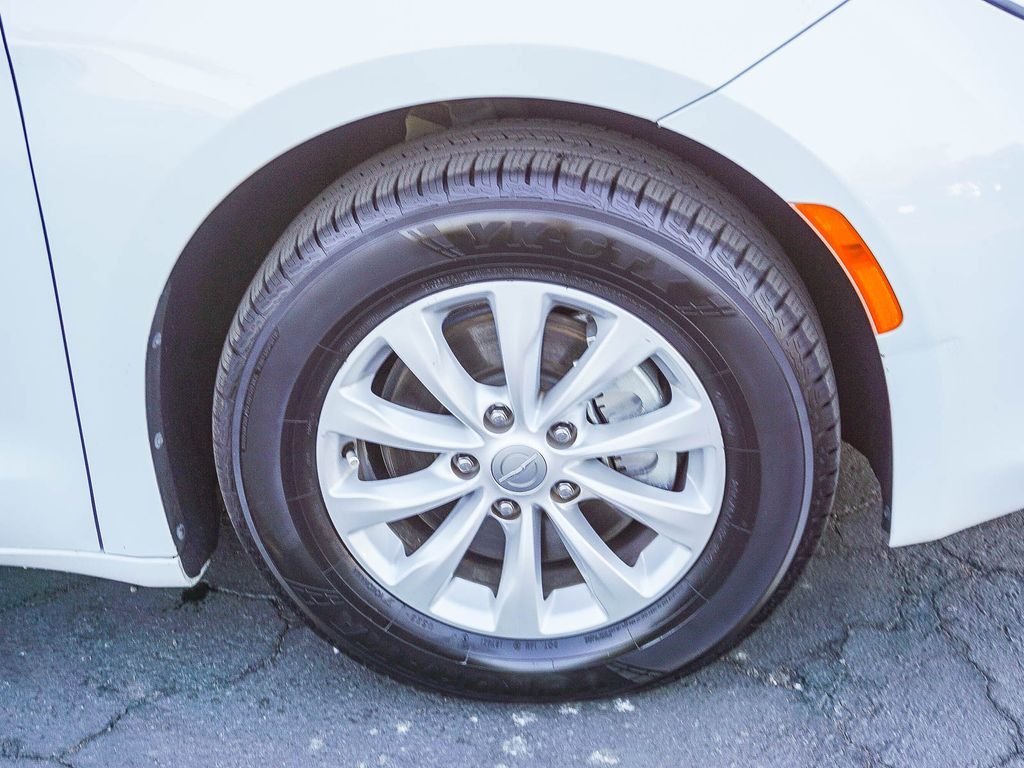 Used 2017 White Chrysler Touring image 10