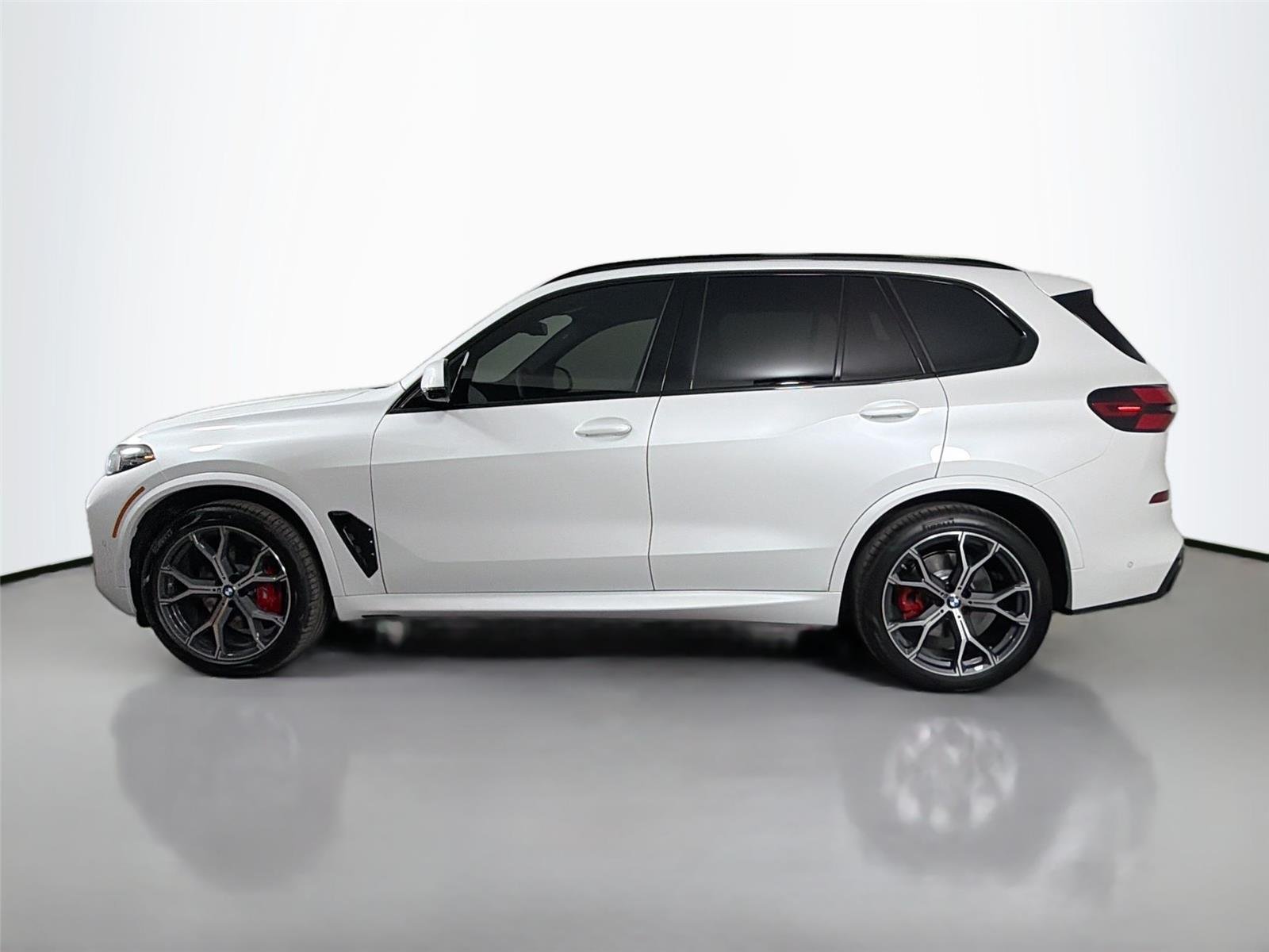 New 2026 Mineral White Metallic BMW xDrive40i image 9