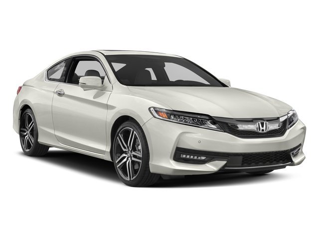 Used 2017 Lunar Silver Metallic Honda Touring image 6
