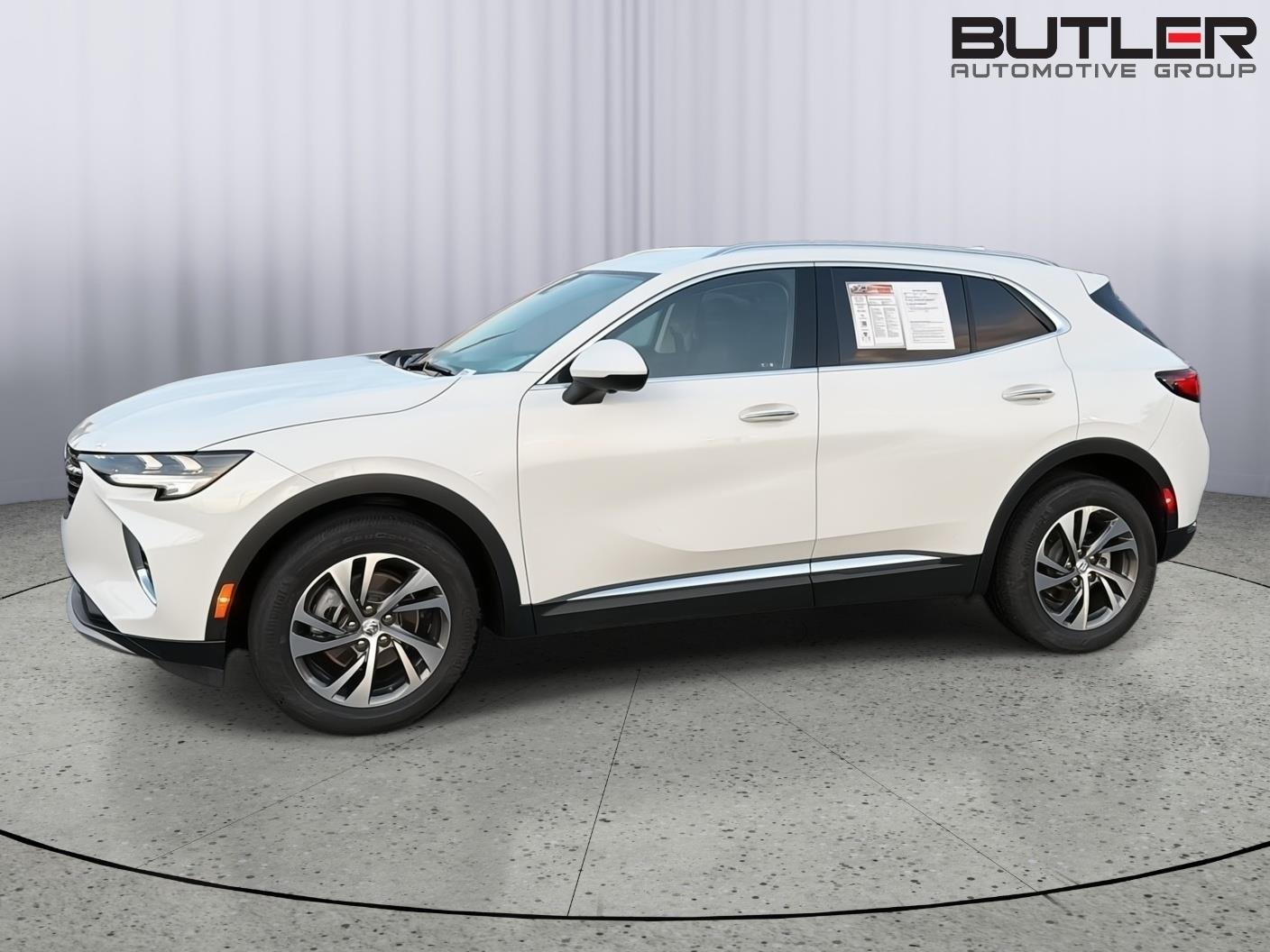 Used 2023 Summit White Buick Essence image 3