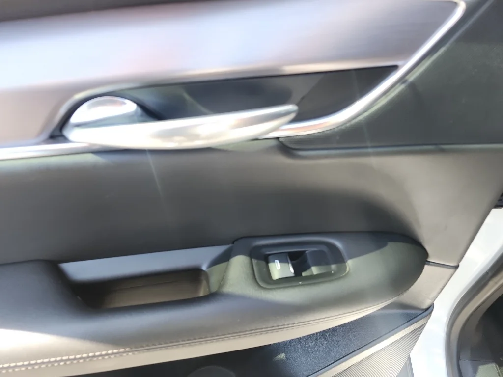 Used 2019 Crystal White Tricoat Cadillac Premium Luxury AWD image 15