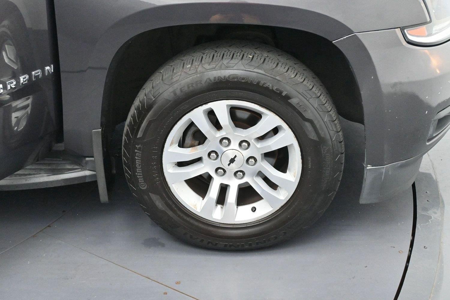 Used 2018 TUNGSTEN METALLIC Chevrolet LT image 42