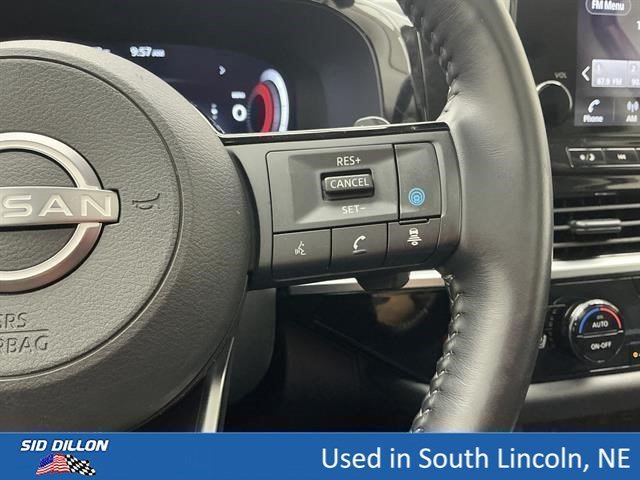 Used 2024 Scarlet Ember Nissan Platinum image 10