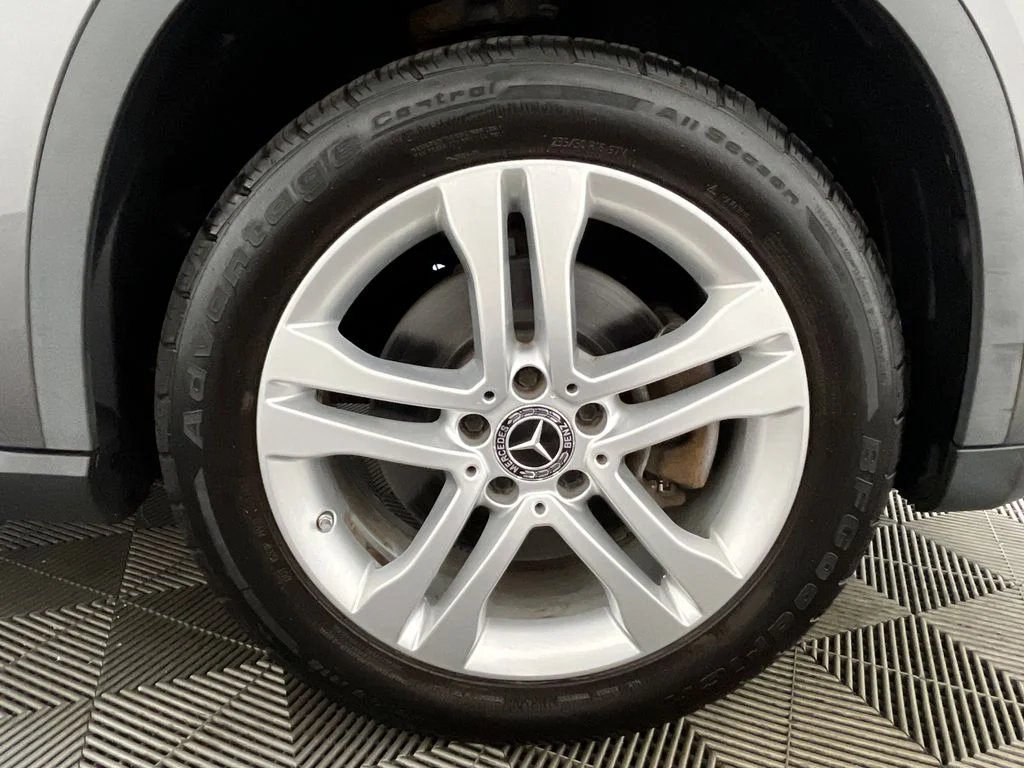 Used 2018 Gray Mercedes-Benz GLA 250 image 16