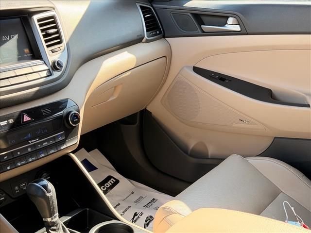Used 2018 Red Hyundai SEL Plus image 10