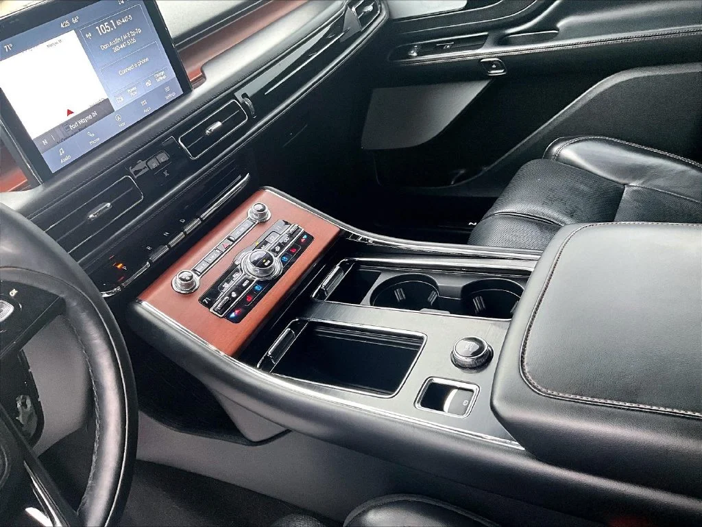 Used 2020 White Lincoln Grand Touring image 16