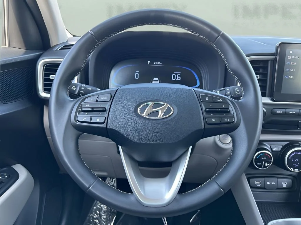 Used 2025 White Hyundai SEL image 13