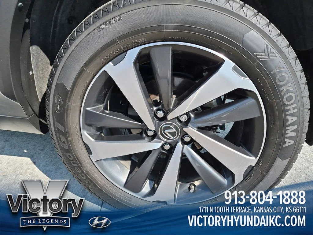 Used 2020 Silver Lexus 300 Base image 27