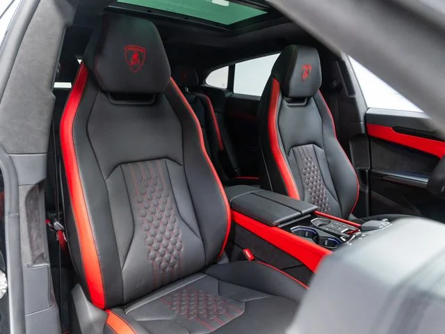Used 2025 Black Lamborghini SE image 105