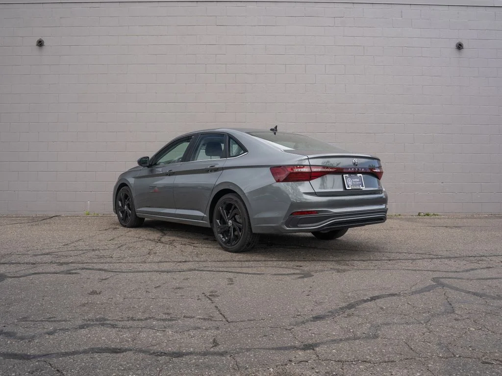 Used 2025 Gray Volkswagen 1.5T SE image 3