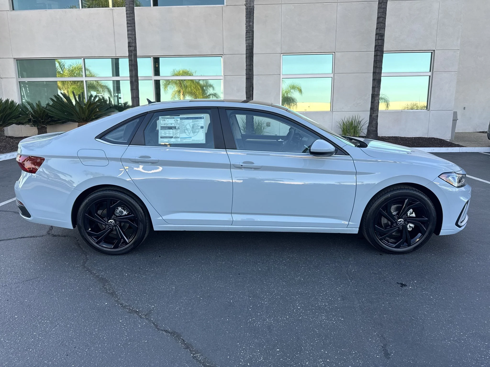 New 2027 Monument Gray Volkswagen SE image 9