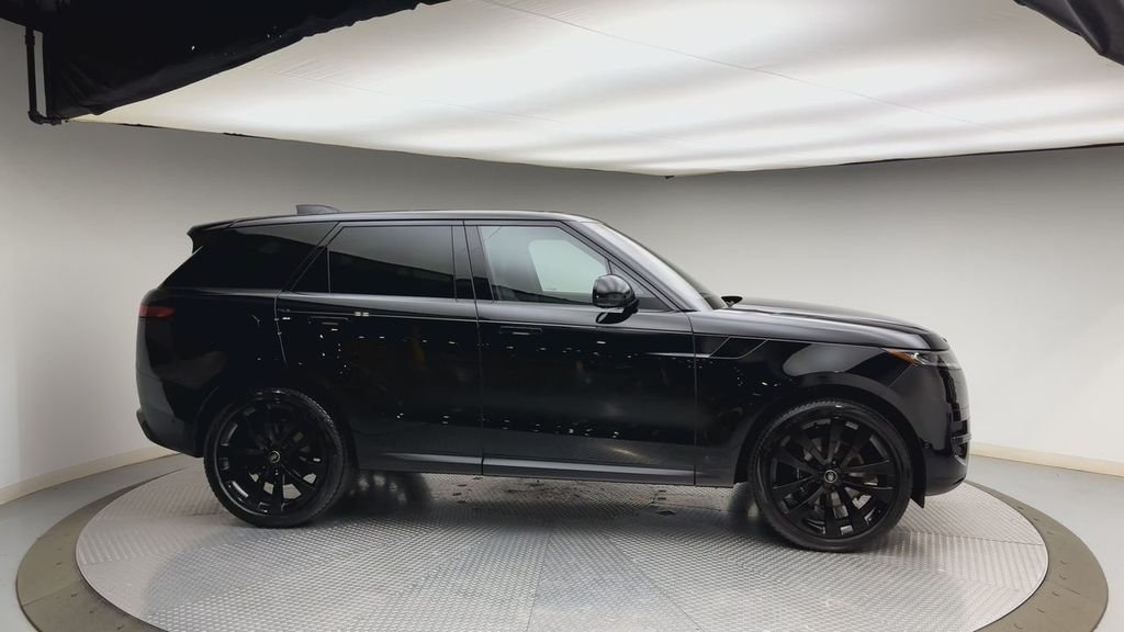 Used 2023 Santorini Black Metallic Land Rover SE image 9