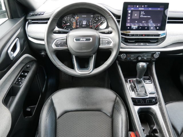 Used 2024 White Jeep Latitude image 9