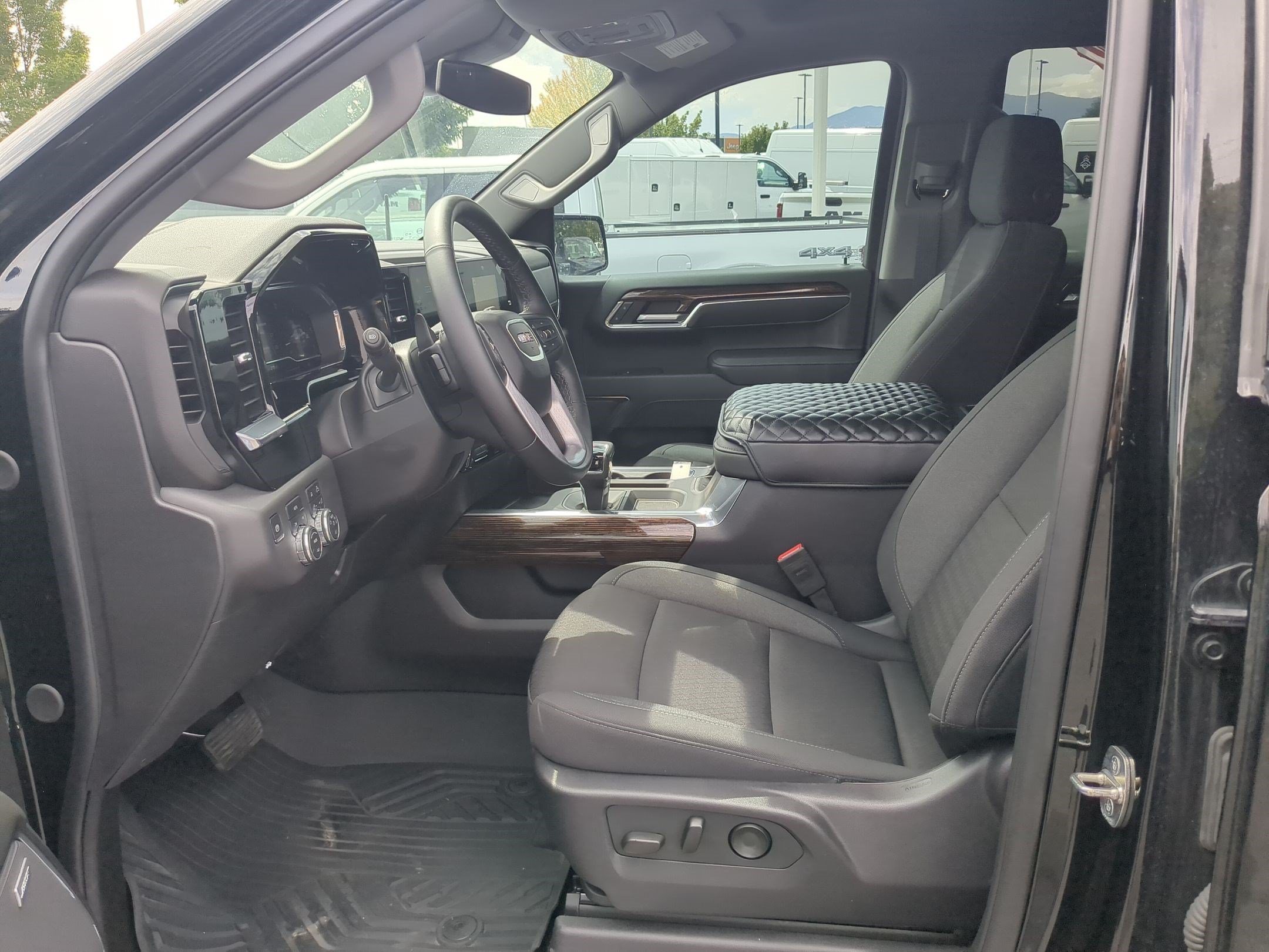 Used 2024 Onyx Black GMC Elevation image 16