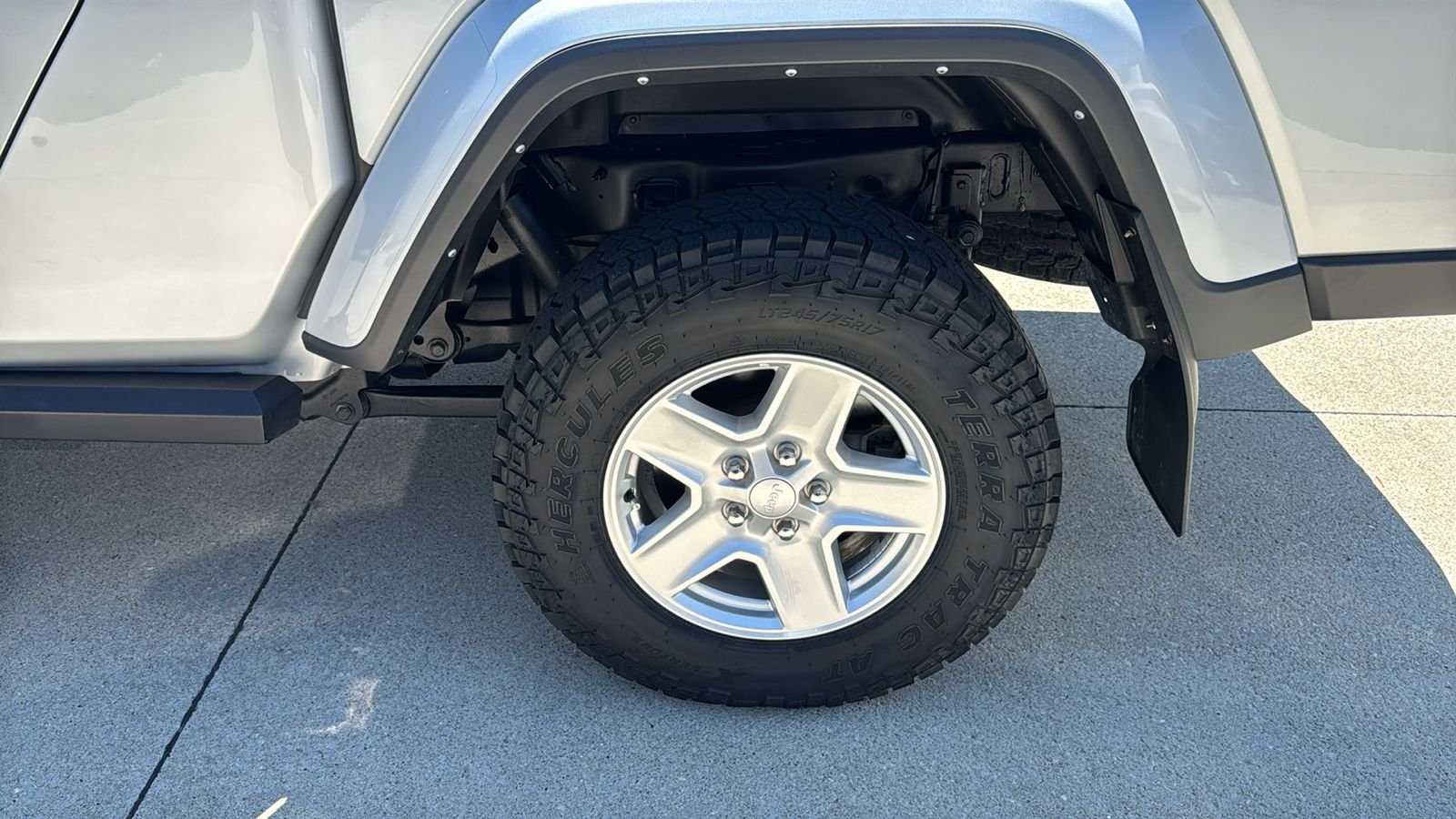 Certified Used 2022 Silver Jeep Sport image 10