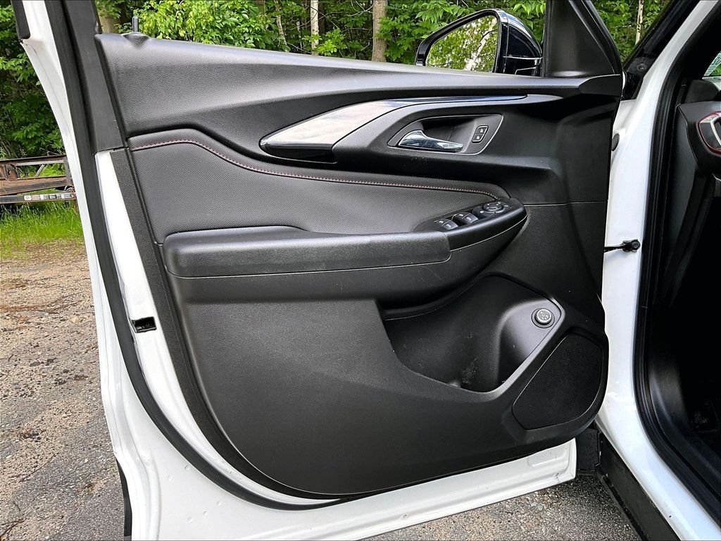 Used 2021 Summit White Chevrolet RS image 9