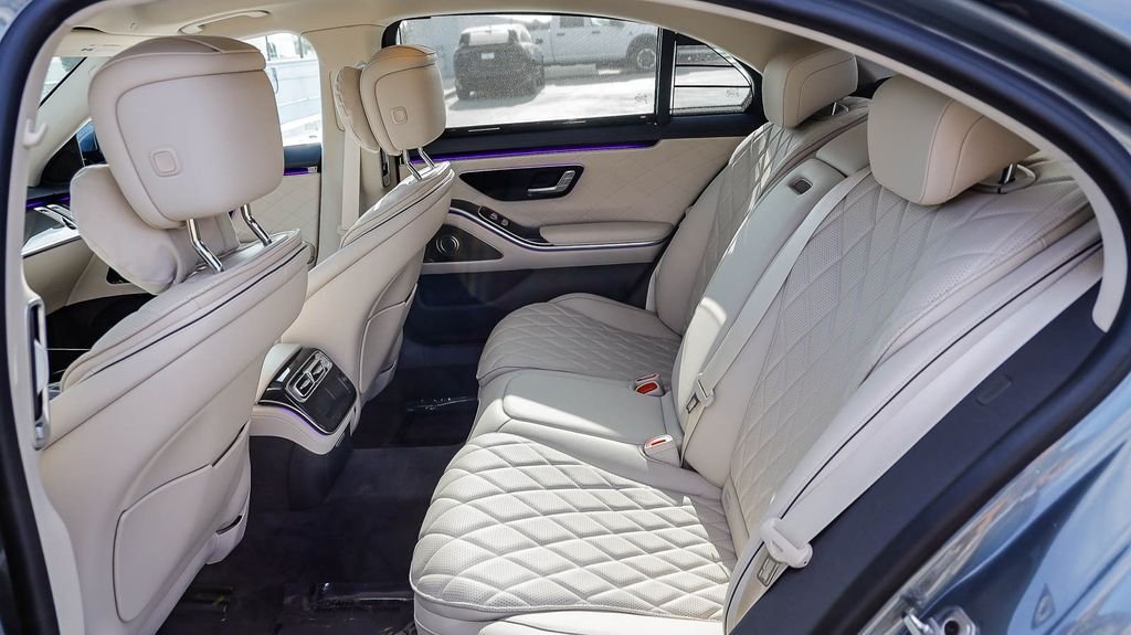 Used 2025 Selenite Gray Metallic Mercedes-Benz S 580 image 23