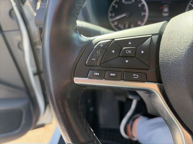 Used 2020 Aspen White Tricoat Nissan SV image 11