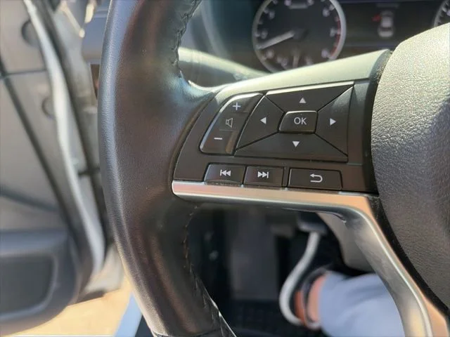 Used 2020 Aspen White Tricoat Nissan SV image 11