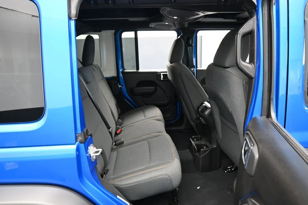 Used 2025 Hydro Blue Pearl Coat Jeep Sport S image 32