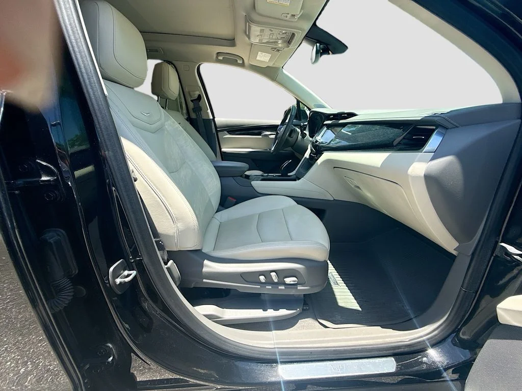 Used 2024 Black Cadillac Premium Luxury image 33