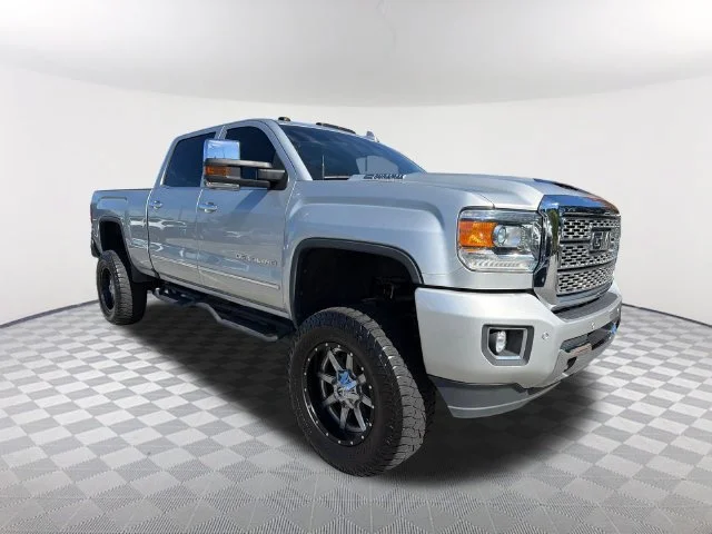Used 2019 QUICKSILVER METALLIC GMC Denali image 3