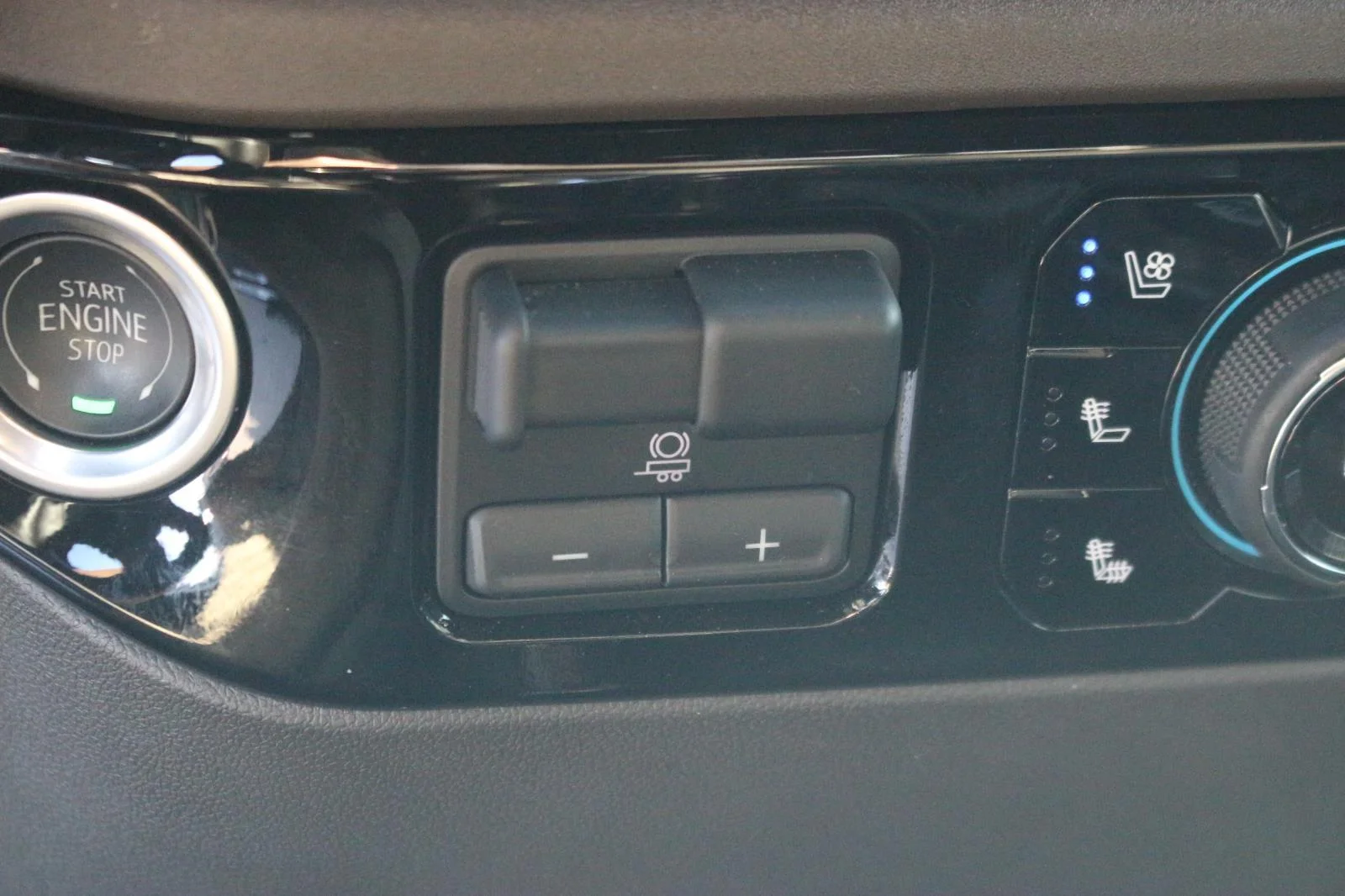 Used 2024 Summit White Chevrolet LTZ image 30