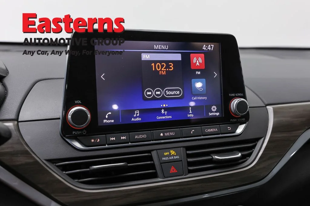 Used 2023 Black Nissan 2.5 SV image 19