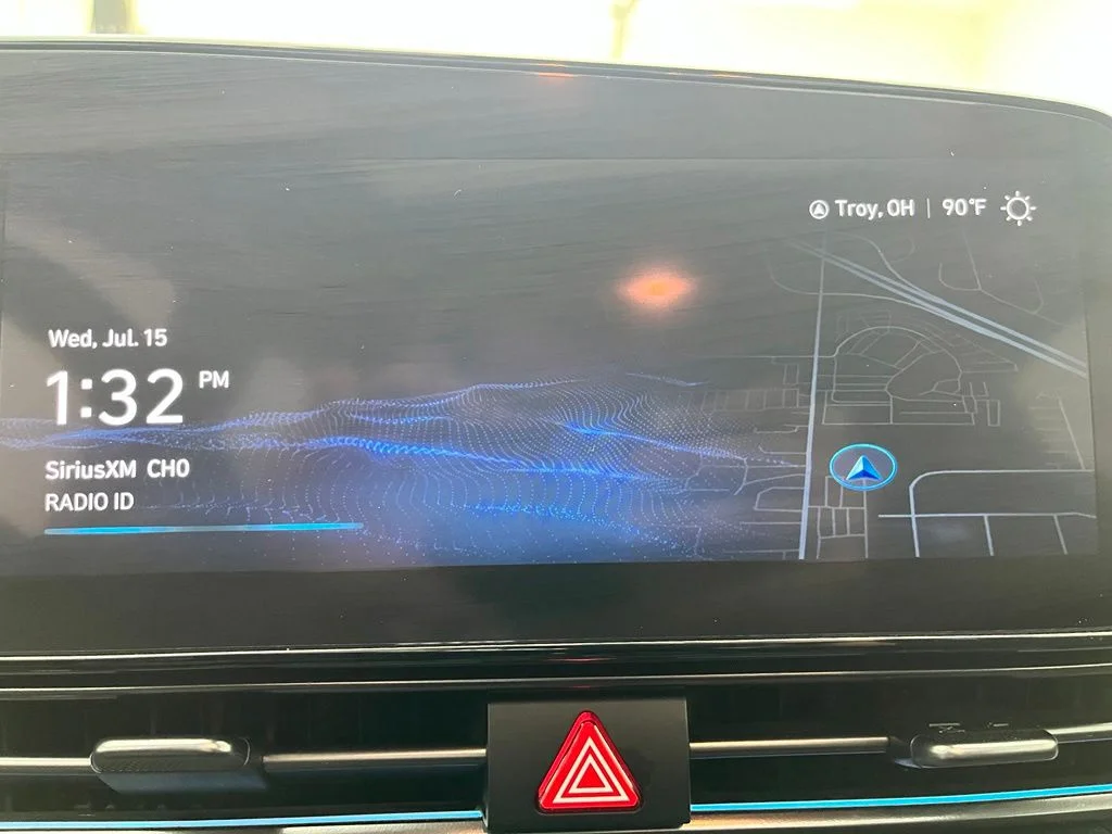 Used 2022 White Hyundai Base image 5
