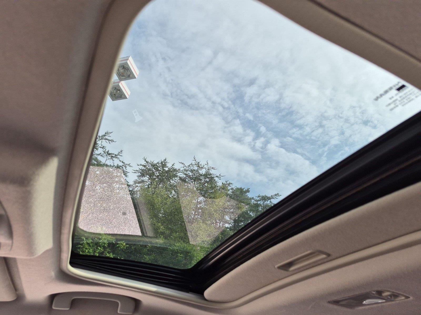 Used 2012 Platinum Graphite Nissan SL image 29