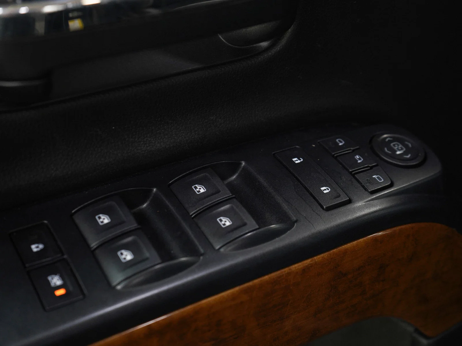 Used 2018 GRAPHITE METALLIC Chevrolet High Country image 21