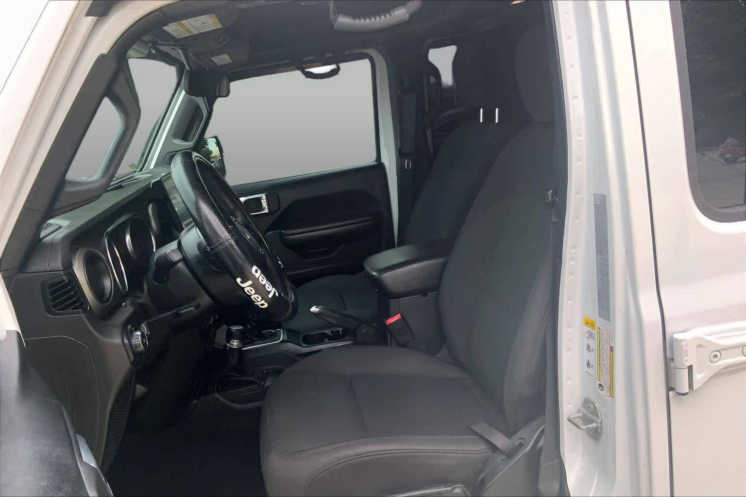 Used 2018 Bright White Clearcoat Jeep Sport image 8