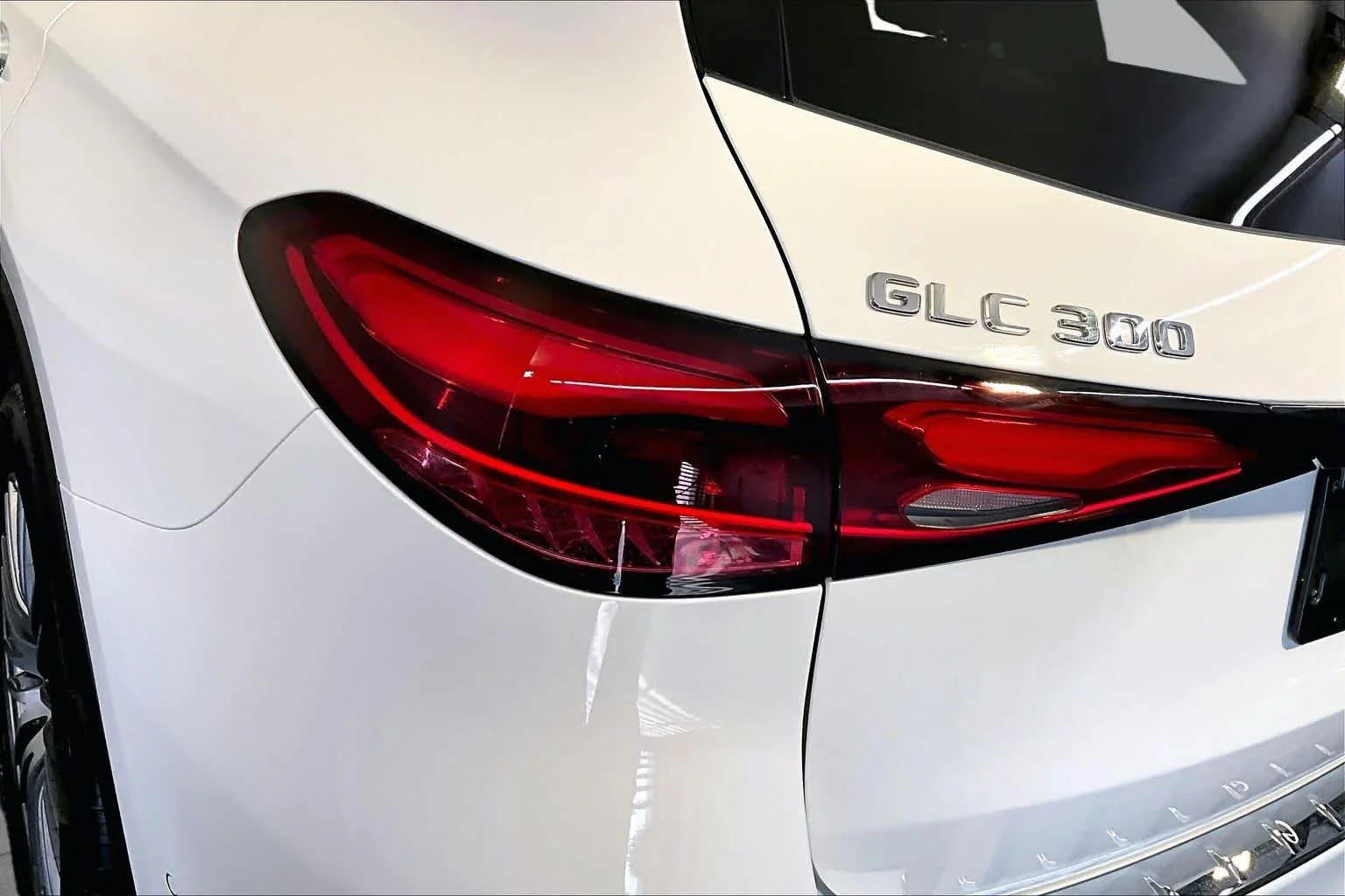 Used 2026 Polar White Mercedes-Benz GLC 300 image 28