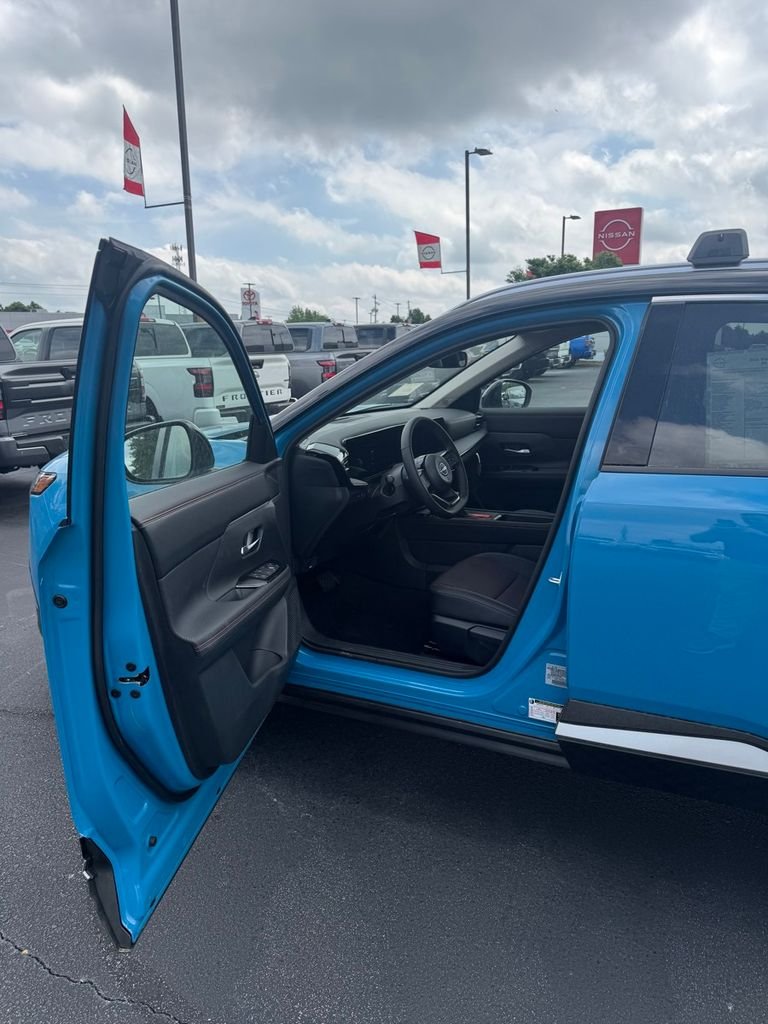 New 2026 Arctic Ice Blue Metallic / Super Black Two-tone Nissan SR image 9