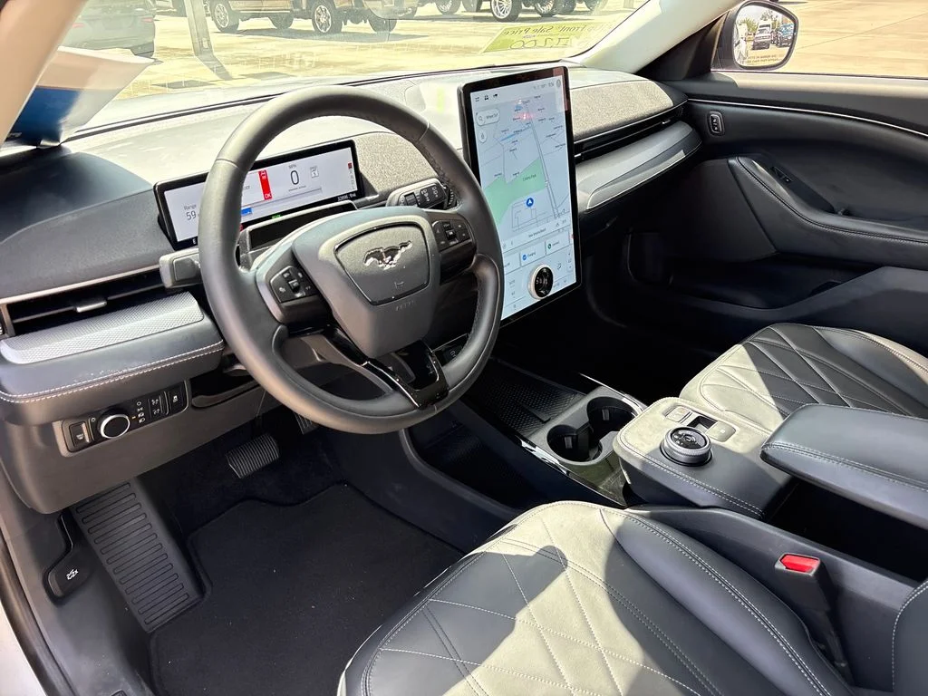 Certified Used 2023 White Ford Select image 6