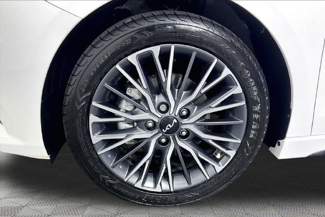 Used 2022 White Kia GT-Line image 29