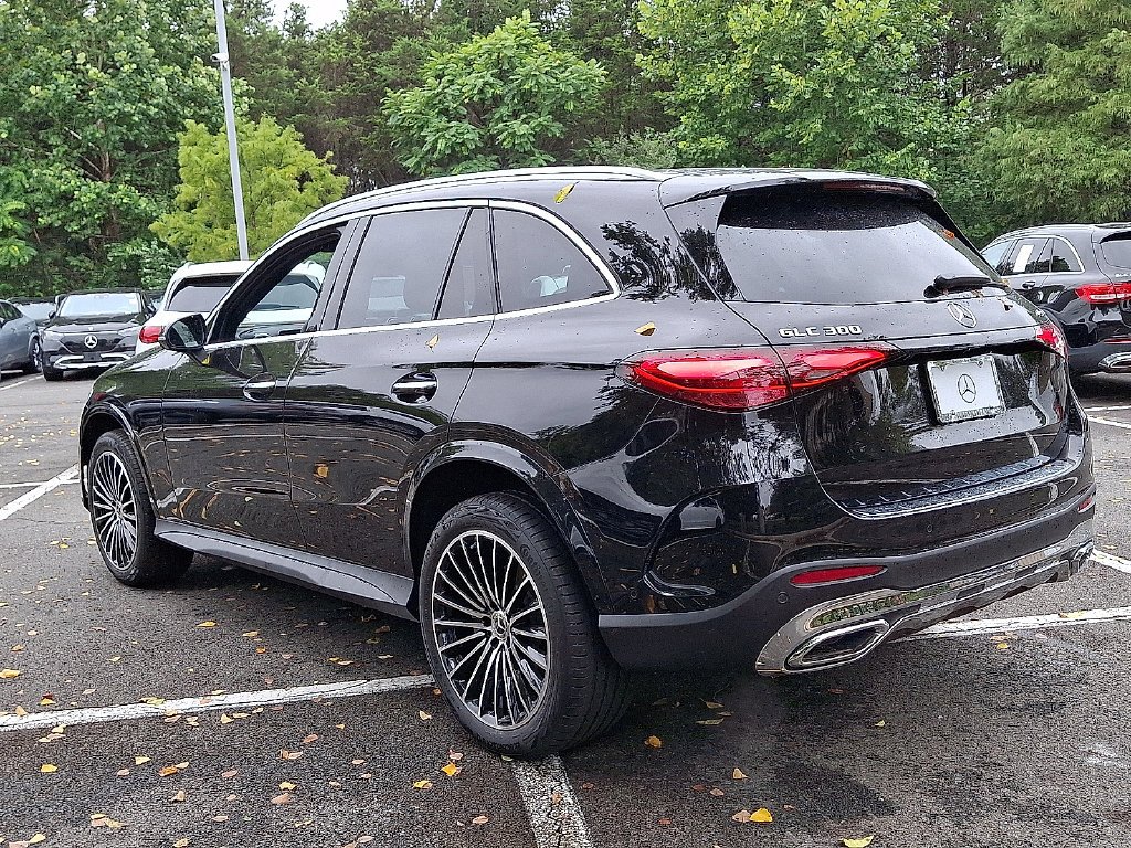 New 2027 Obsidian Black Metallic Mercedes-Benz GLC 300 image 4