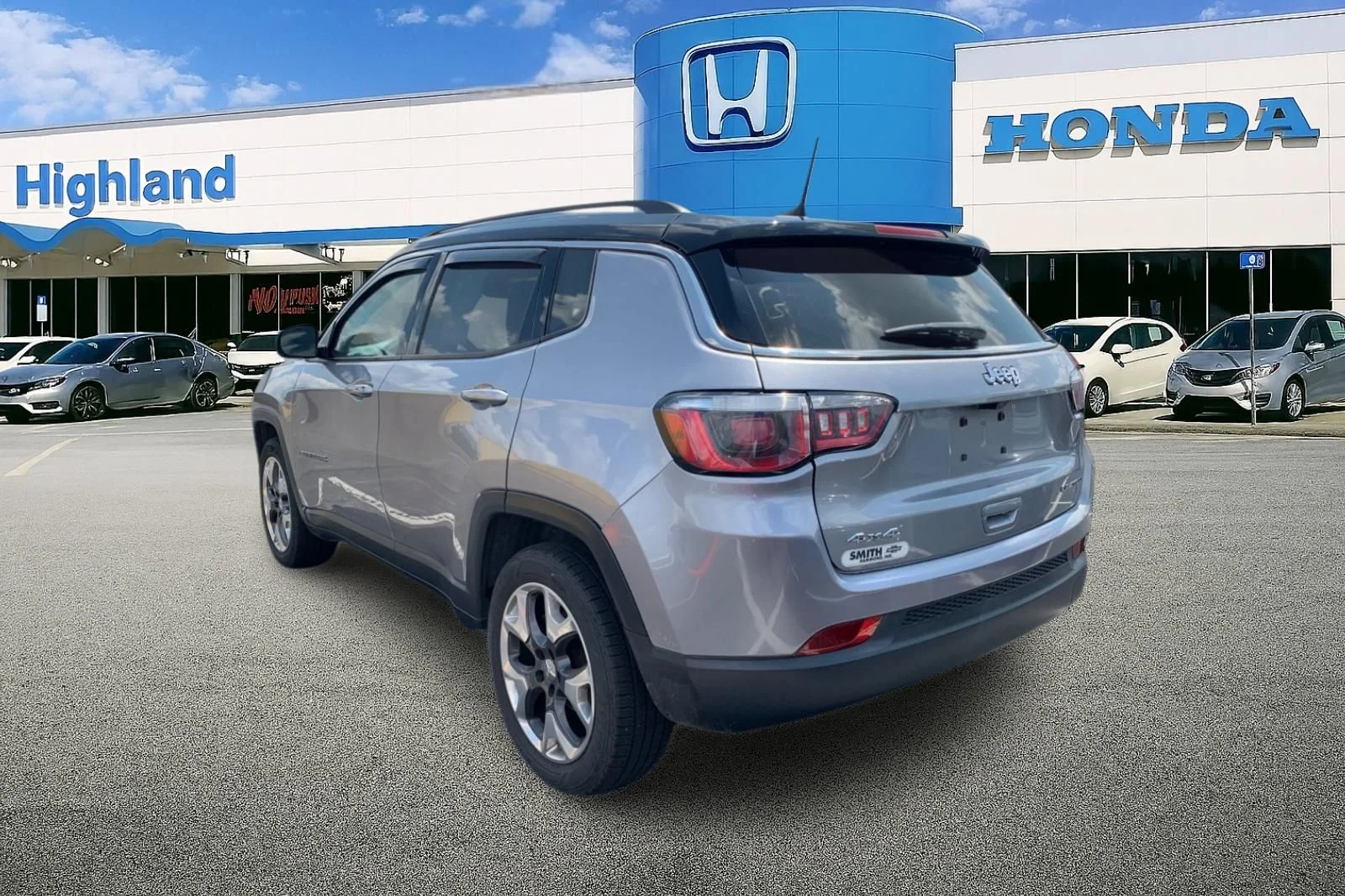 Used 2018 Silver Jeep Limited image 3