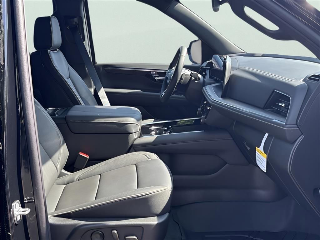 New 2025 Black Chevrolet Premier image 12