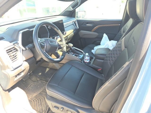 Used 2025  GMC Denali image 5